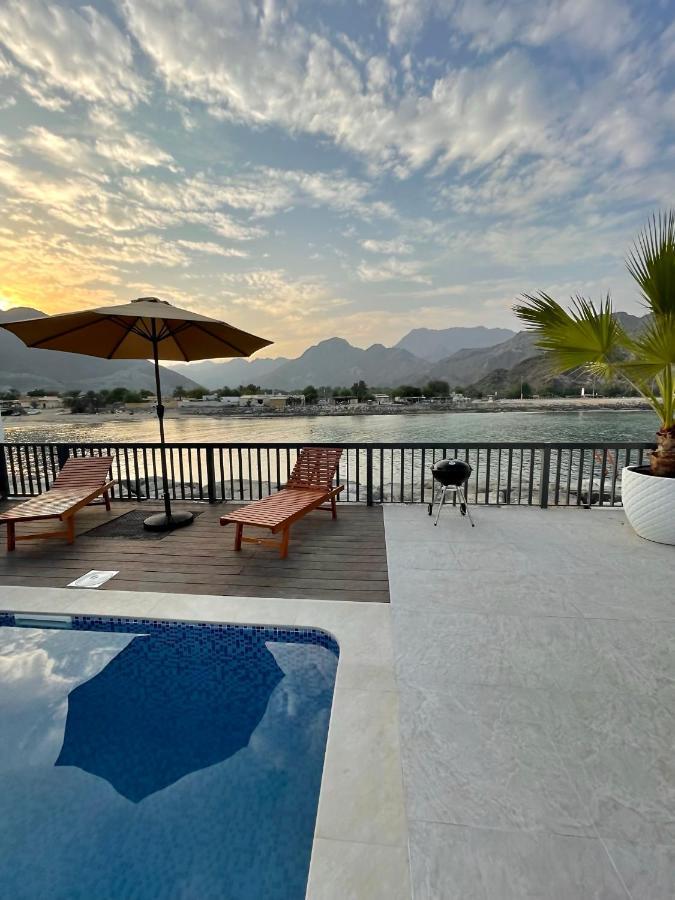 Iconic 4-Bedroom Villa With Pool In Fujairah Palm Exterior foto